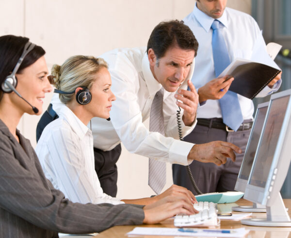 Responsabile Customer Service Moda | Fabrizio Fava Responsabile customer service moda che gestisce assistenza, reclami, resi e qualità percepita