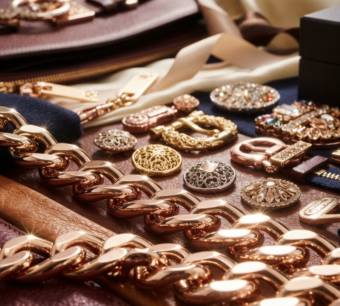 Accessori moda di lusso: bottoni, zip, fibbie, metallerie, fodere, packaging e finiture