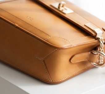 Lusso e qualità nella moda: lavorazione superiore, cuciture, finiture e controllo del prodotto